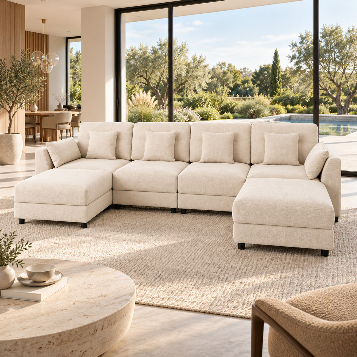 Canapé modulable Cadiz 4/5 places en tissu chenillé beige en situation dans un salon
