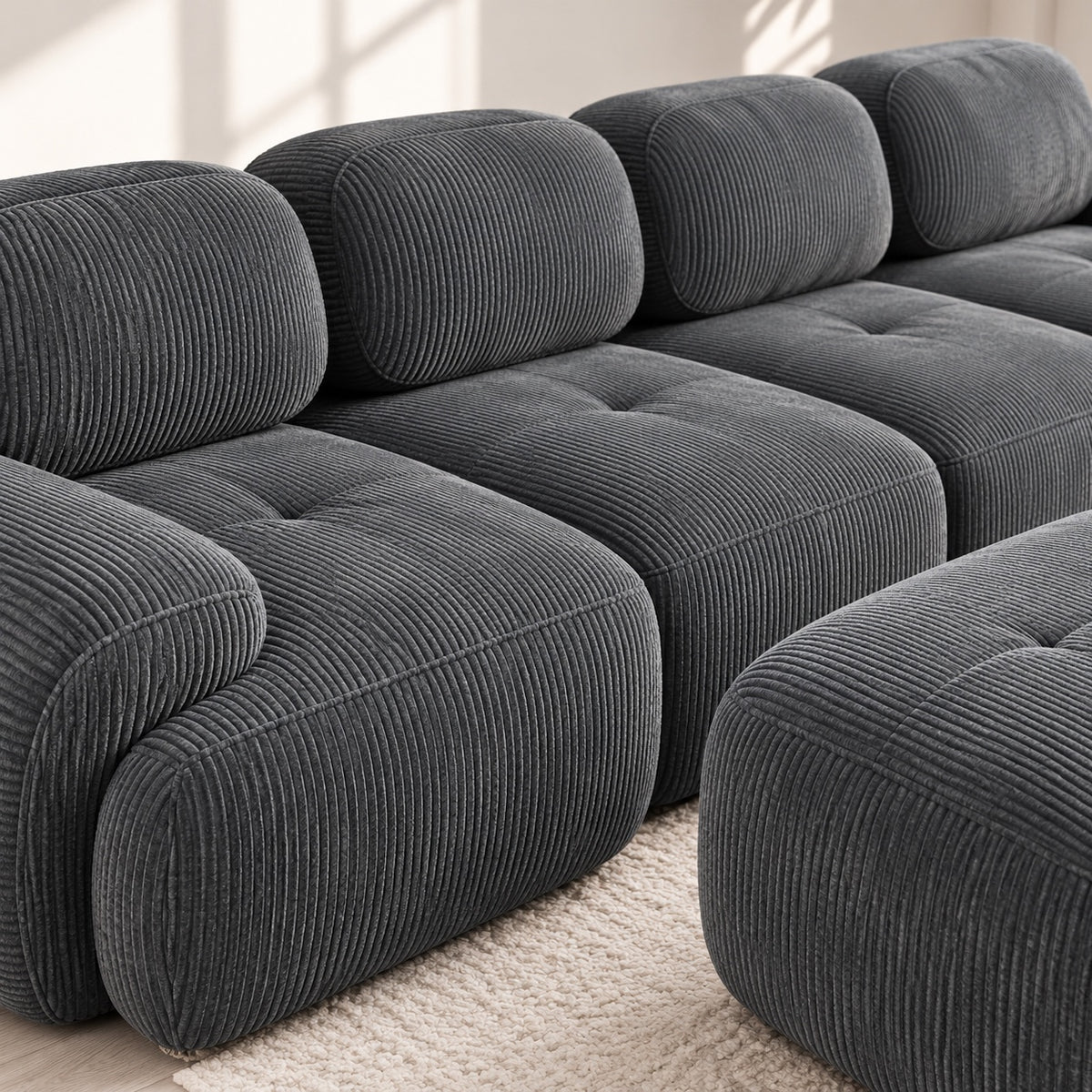 Canapé Grenade 4 places en velours côtelé gris avec pouf, détail du tissu