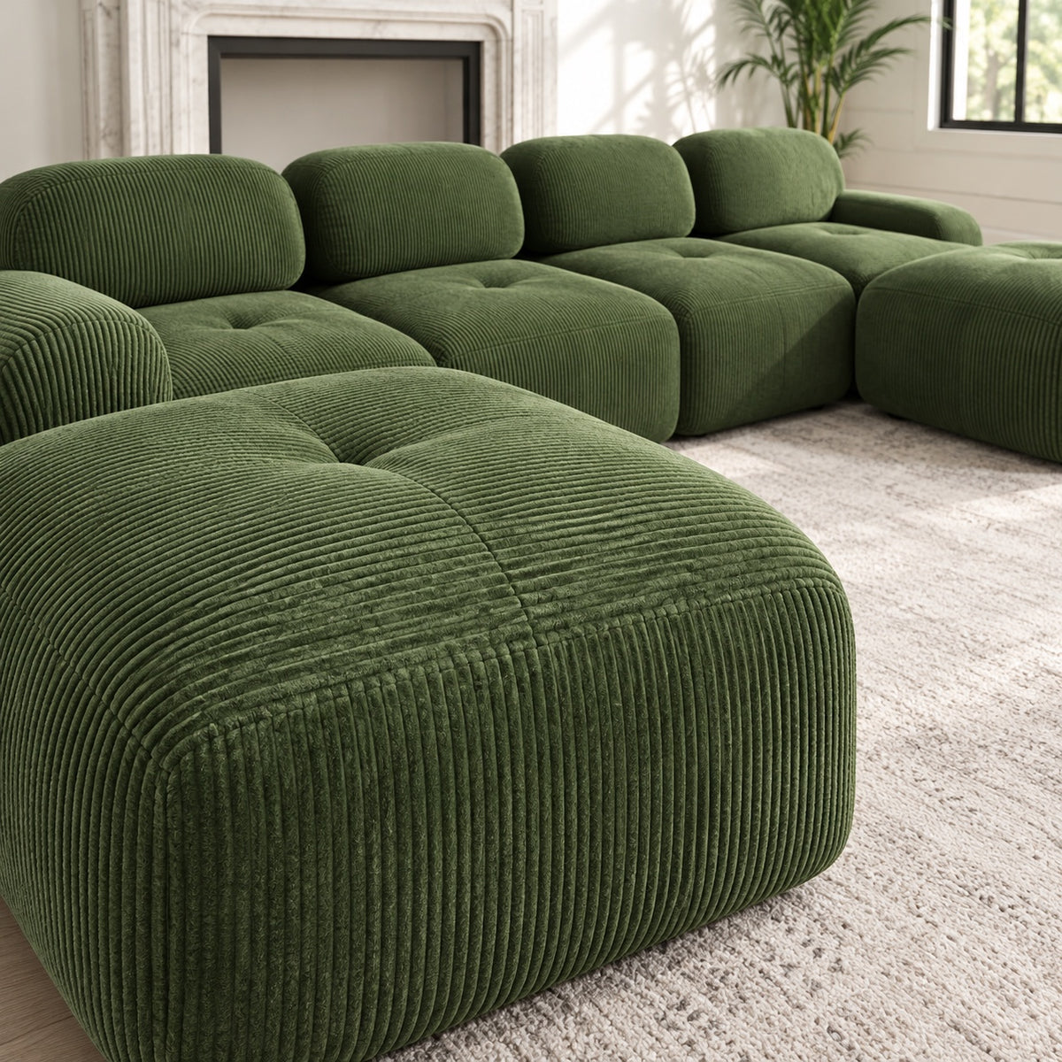 Canapé Grenade 4 places en velours côtelé vert olive avec 2 poufs, détail du tissu