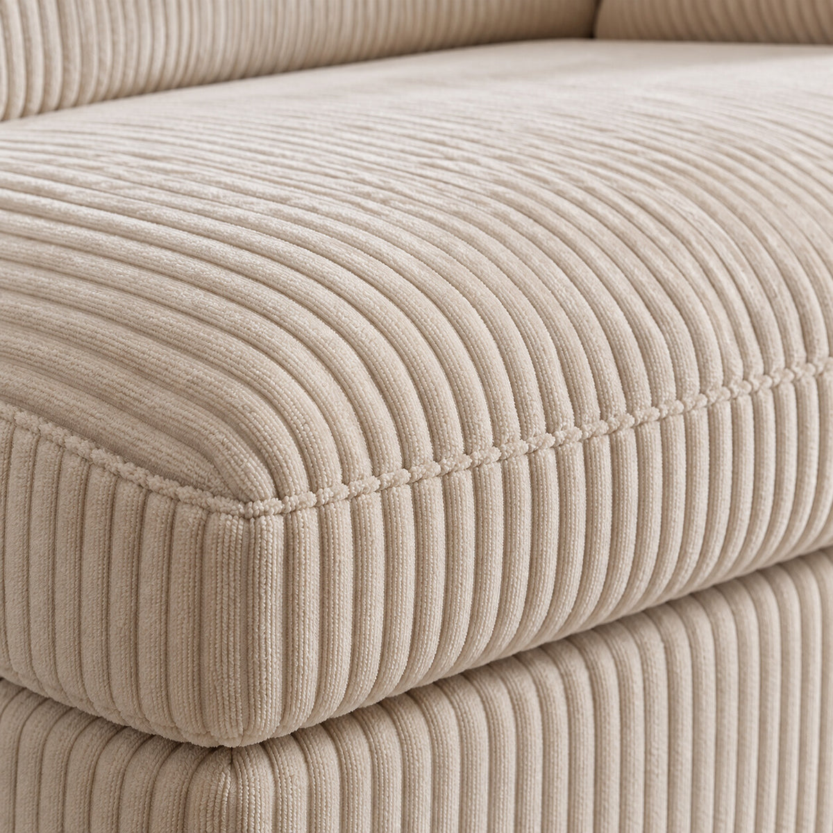 Canapé Nerja 2 places en velours côtelé beige, détail du tissu