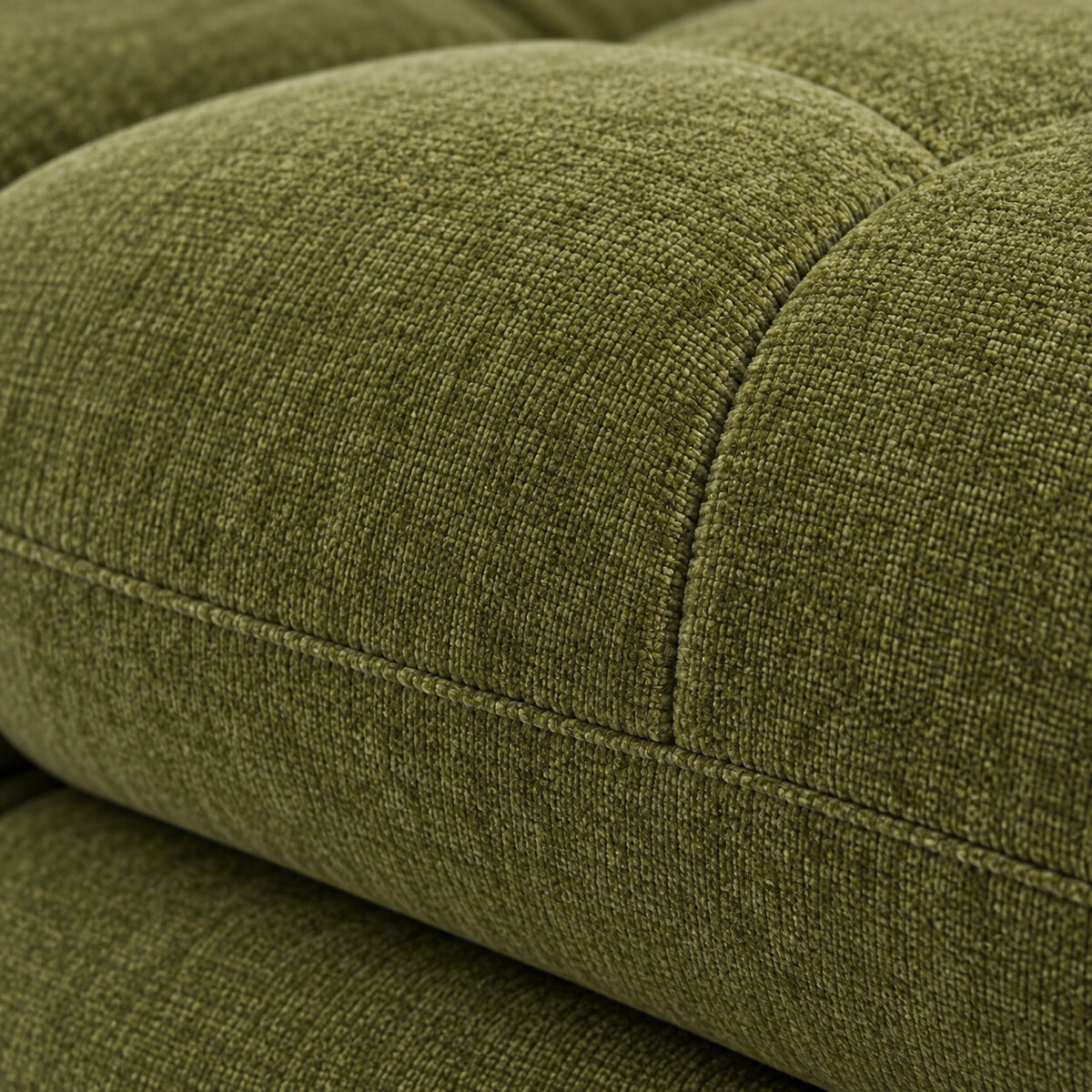 Canapé modulable Ronda 2 places vert olive avec pouf, détail du tissu chenillé