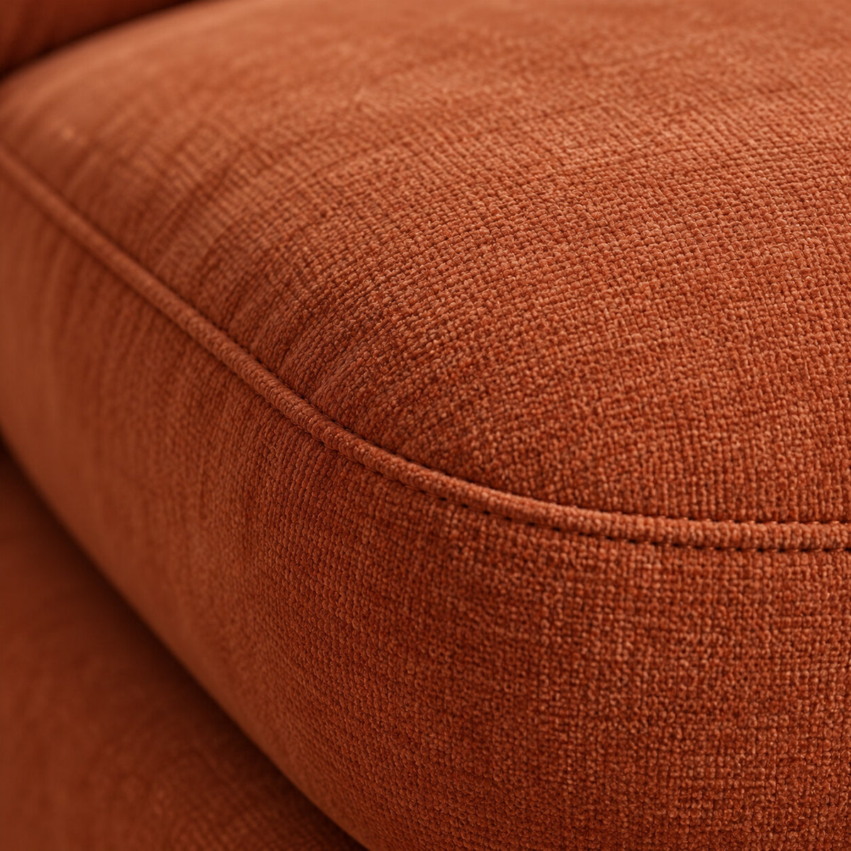 Canapé modulable Ronda 3 places terracotta avec pouf, détail du tissu chenillé