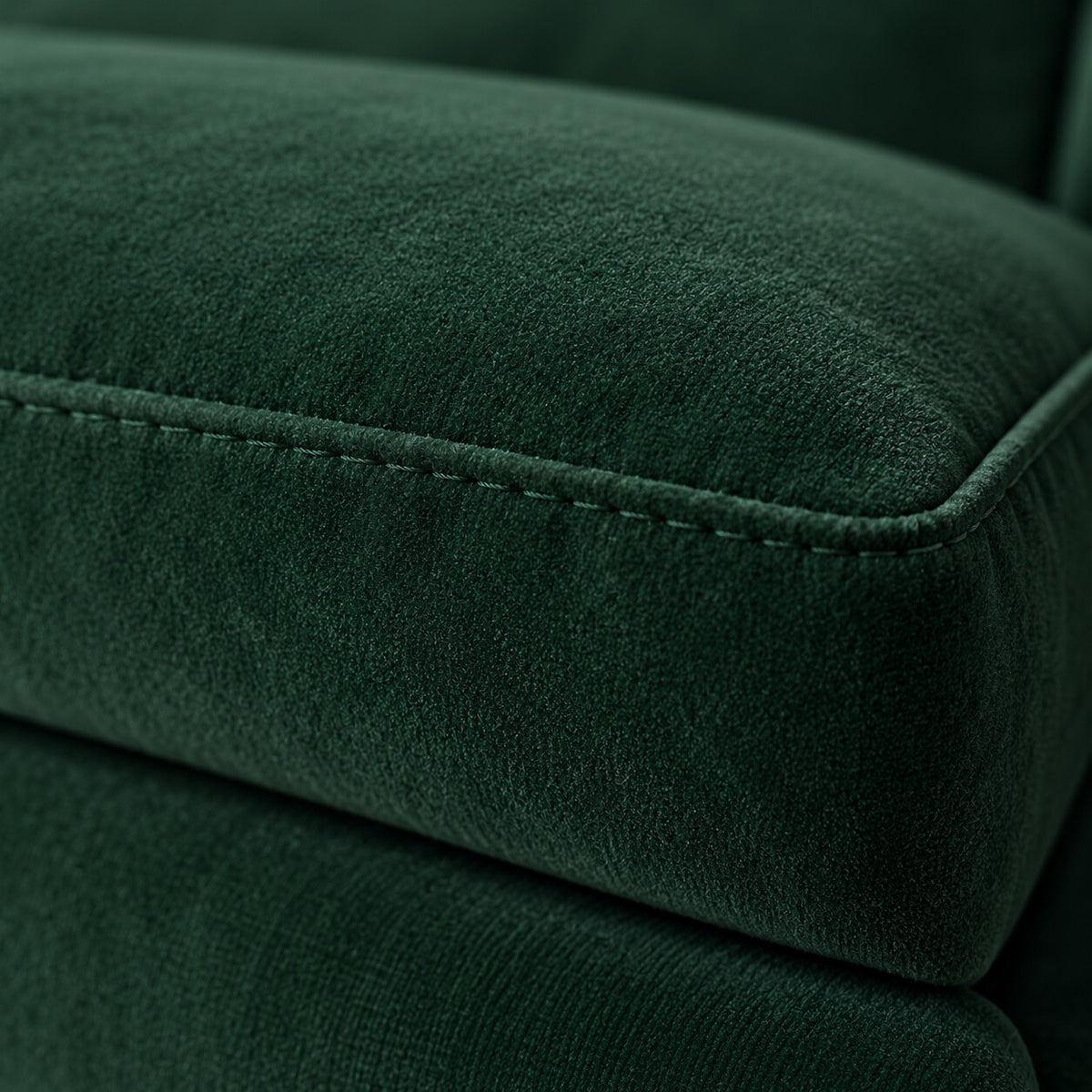 Canapé d'angle Setenil en velours vert émeraude, détail du tissu