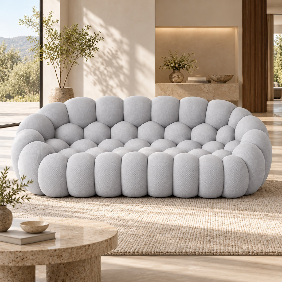Canapé Séville en tissu texturé gris clair en situation dans un salon
